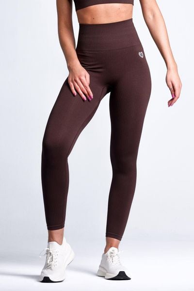Legginsy bezszwowe damskie prążkowane Sunset. Czarne legginsy MAKE US STRONG, m, bez wzorów, z materiału, z podwyższonym stanem. Za 149.99 zł.
