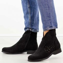 Czarne zamszowe ażurowe botki damskie S.Barski 8026. Czarne botki S.BARSKI, na jesień, w ażurowe wzory, z jeansu, z okrągłym noskiem, bez obcasa, na płaskiej podeszwie, bez zapięcia. Za 229.00 zł.