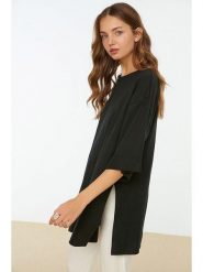 Trendyol Koszulka w kolorze czarnym rozmiar: XS. Czarne bluzki Trendyol, xs, bez wzorów, z bawełny, bez kołnierzyka, bez ramiączek. Za 46.45 zł.