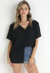 Czarna Koszula z Koronką Hannali. Czarne koszule Born2be, xl, z aplikacjami, z koronki, bez kołnierzyka, bez ramiączek. Za 59.99 zł.