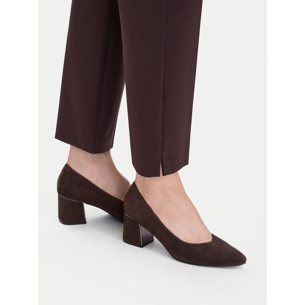 Półbuty Lasocki. Brązowe czółenka Lasocki, bez wzorów, bez obcasa, na obcasie, bez zapięcia. Za 249.99 zł.