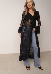 Czarna Narzutka Plażowa o Fasonie Długiej Sukienki z Koronki Ozdobiona Falbankami Araqiel. Czarne sukienki Born2be, na plażę, m, bez wzorów, z koronki, wakacyjne, bez kołnierzyka, bez ramiączek, maxi. Za 189.99 zł.