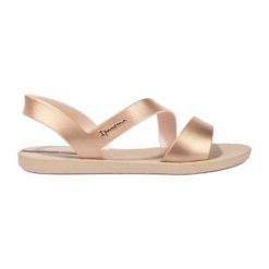 Sandały Ipanema Vibe 82429 BD421 różowe błyszczące. Czerwone sandały bez wzorów, eleganckie, bez obcasa, bez zapięcia. Za 243.91 zł.