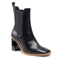 Botki Gioseppo. Czarne botki Gioseppo, bez wzorów, bez obcasa, na słupku, bez zapięcia. Za 449.99 zł.