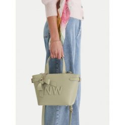 Torebka Nine West. Zielone torebki klasyczne Nine West, bez wzorów, bez dodatków. Za 329.99 zł.