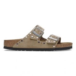 BIRKENSTOCK Arizona Rivet LEVE Taupe Klapki damskie. Brązowe klapki Birkenstock, bez wzorów, z gumy, bez obcasa. Za 529.99 zł.