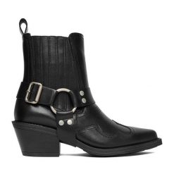 Kowbojki Badura. Czarne botki Badura, bez wzorów, bez obcasa, na słupku, bez zapięcia. Za 429.99 zł.