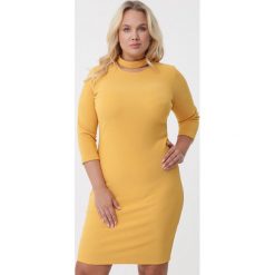Żółta Sukienka Grytha. Żółte sukienki Born2be, bez wzorów, eleganckie, bez kołnierzyka, bez ramiączek, midi. Za 69.99 zł.