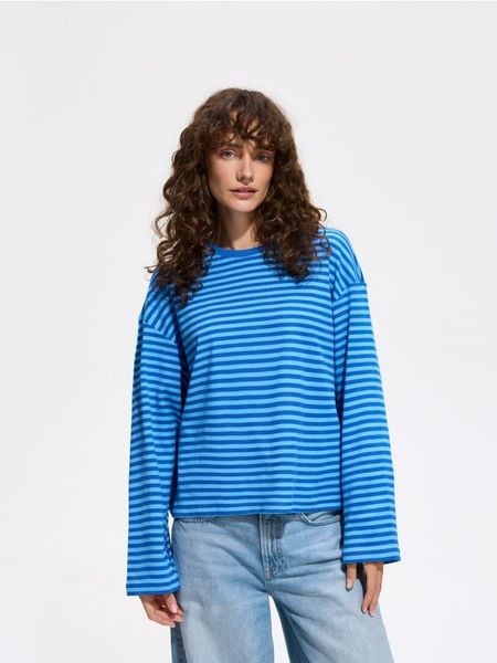 Bawełniana bluza oversize - niebieski. Niebieskie bluzy Reserved, l, bez wzorów, z bawełny, bez kaptura. Za 89.99 zł.