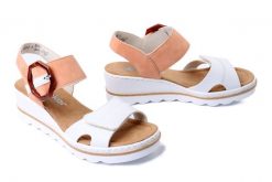 RIEKER 67476-38 white combination, sandały damskie. Białe sandały Rieker, bez wzorów, bez obcasa, na koturnie, bez zapięcia. Za 319.90 zł.