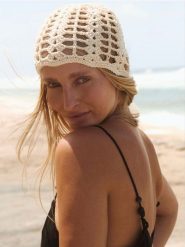 Ażurowa czapka - złamana biel. Czapki Reserved, w ażurowe wzory. Za 69.99 zł.