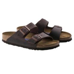 Sandały Damskie Ze Skóry Olejowanej Arizona. Brązowe sandały Birkenstock, bez wzorów, z materiału, z otwartym noskiem, bez obcasa, bez zapięcia. Za 439.00 zł.