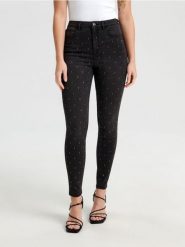 Jeansy skinny high waist - czarny. Czarne jeansy Sinsay, bez wzorów, z podwyższonym stanem. Za 79.99 zł.