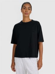 4F T-shirt oversize z nadrukiem damski - czarny S. Czarne koszulki sportowe 4f, bez wzorów, z bawełny, bez ramiączek. W wyprzedaży za 49.99 zł.