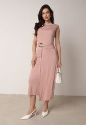 Jasnoróżowa Wizytowa Sukienka Taliowana z Metaliczną Ozdobą Aroos. Czerwone sukienki Born2be, na co dzień, m, z aplikacjami, eleganckie, bez kołnierzyka, bez ramiączek, midi, proste. Za 169.99 zł.