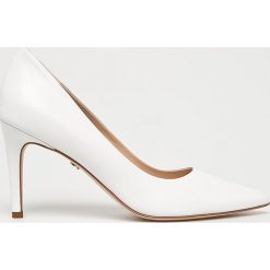 Solo Femme - Szpilki. Białe szpilki Solo Femme, bez wzorów, z materiału, bez obcasa, na obcasie, bez zapięcia. W wyprzedaży za 249.90 zł.