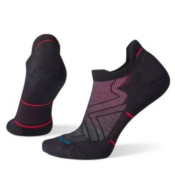 Skarpety Biegowe Damskie Smartwool Run Targeted Cushion Low Ankle Socks. Czarne skarpety Smartwool, bez wzorów. Za 99.48 zł.