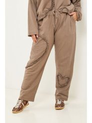 Curvy Lady Spodnie w kolorze beżowym rozmiar: 44/46. Brązowe spodnie materiałowe Curvy Lady, na co dzień, z aplikacjami, z materiału, z standardowym stanem. Za 156.98 zł.