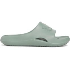 Klapki damskie Under Armour Locker V. Zielone klapki Under Armour, bez wzorów, z materiału, bez obcasa. Za 108.00 zł.