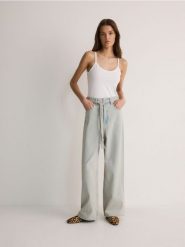 Jeansy wide leg - niebieski. Niebieskie jeansy Reserved, bez wzorów, z podwyższonym stanem. W wyprzedaży za 69.99 zł.