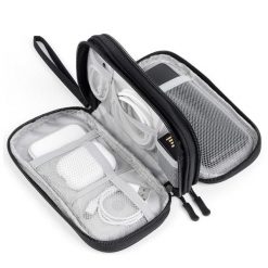 Torba do przechowywania organizera kabli w kolorze czarnym. Czarne torby na laptopa TRAVELHAWK, bez wzorów, z materiału. Za 14.95 zł.
