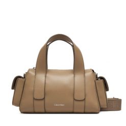 Torebka Calvin Klein. Brązowe torebki klasyczne Calvin Klein, bez wzorów, bez dodatków. Za 489.99 zł.