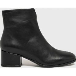 Vagabond - Botki Daisy. Czarne botki Vagabond, bez wzorów, z materiału, bez obcasa, bez zapięcia. W wyprzedaży za 399.90 zł.
