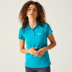 Damska koszulka turystyczna polo Maverick V. Niebieskie koszulki polo Regatta, bez wzorów, bez kołnierzyka, bez ramiączek. W wyprzedaży za 69.99 zł.