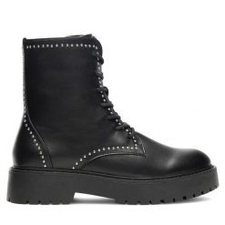 Botki DeeZee. Czarne botki DeeZee, bez wzorów, bez obcasa, na płaskiej podeszwie, bez zapięcia. Za 119.99 zł.