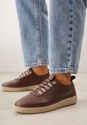 Brązowe Wsuwane Tenisówki z Perforacją i Podeszwą z Bieżnikiem Illanya. Brązowe trampki Born2be, bez wzorów, z jeansu, bez zapięcia. Za 69.99 zł.