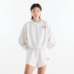 Bluza damska New Balance WT62X7T4LIT – biała. Białe bluzy New Balance, m, z aplikacjami, z bawełny, bez kaptura. Za 269.99 zł.