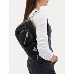 Torebka Guess Jeans. Czarne torebki klasyczne Guess Jeans, z aplikacjami, z jeansu, bez dodatków. Za 259.99 zł.