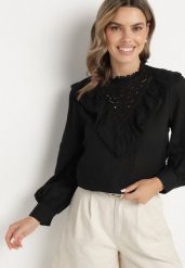 Czarna Bawełniana Bluzka z Ażurowym Haftem i Falbaną Przy Dekolcie Neveine. Czarne bluzki Born2be, m, w ażurowe wzory, z bawełny, boho, bez kołnierzyka, bez ramiączek. W wyprzedaży za 50.99 zł.