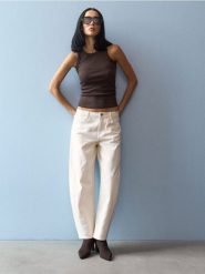 Jeansy balloon high waist z ozdobnym przeszyciem - kremowy. Białe jeansy Sinsay, bez wzorów, z podwyższonym stanem. Za 69.99 zł.