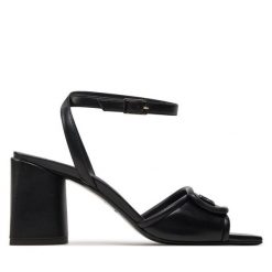Sandały Emporio Armani. Czarne sandały Emporio Armani, bez wzorów, bez obcasa, na słupku, bez zapięcia. Za 1,429.00 zł.