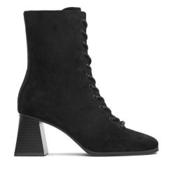 Botki JENNY. Czarne botki Jenny, bez wzorów, bez obcasa, na słupku, bez zapięcia. Za 199.99 zł.