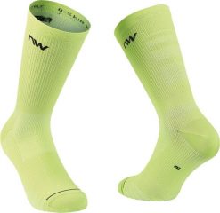 Skarpety rowerowe NORTHWAVE Extreme Pro Sock. Zielone skarpety Northwave, bez wzorów. Za 39.00 zł.