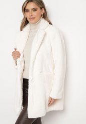 Jasnobeżowy Futerkowy Płaszcz Jednorzędowy z Kieszeniami i Eleganckim Kołnierzem Daienna. Brązowe płaszcze Born2be, bez wzorów, z jeansu, bez kaptura. Za 229.99 zł.