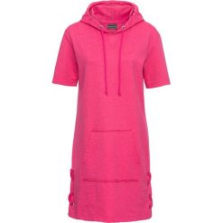 Sukienka shirtowa ze sznurowaniem: must have bonprix ciemnoróżowy melanż. Czerwone sukienki bonprix, bez wzorów, bez kołnierzyka, bez ramiączek. Za 54.99 zł.