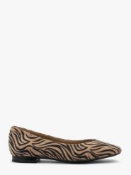 Beżowo-czarne baleriny w geometryczny print AUDREY. Brązowe baleriny Ryłko, bez wzorów, z jeansu, bez obcasa, na płaskiej podeszwie. Za 279.99 zł.