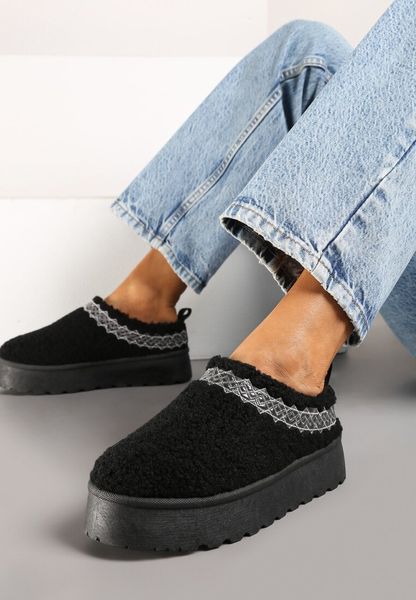 Czarne Śniegowce na Grubej Podeszwie Ozdobione Haftem Zinnalora. Czarne trapery i śniegowce Born2be, z jeansu. Za 54.99 zł.