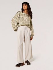 Apricot Bluzka w kolorze zielonym rozmiar: XS. Zielone bluzki Apricot, xs, bez wzorów, bez kołnierzyka, bez ramiączek. Za 69.99 zł.