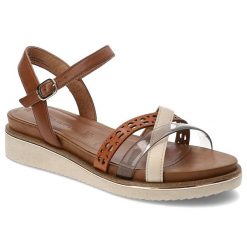 Brązowe Sandały Tamaris Stylowe Obuwie Damskie. Brązowe sandały Tamaris, z aplikacjami, eleganckie, bez obcasa, na koturnie, bez zapięcia. Za 289.00 zł.