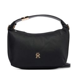 Torebka Tommy Hilfiger. Czarne torebki klasyczne TOMMY HILFIGER, bez wzorów, z nylonu, bez dodatków. Za 529.99 zł.