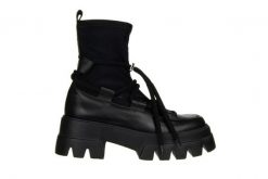 Botki Bayla-159 4491 076-P Czarny Lico 159171, Skóra naturalna - 36. Czarne botki Bayla, bez wzorów, z gumy, bez obcasa, na platformie, bez zapięcia. W wyprzedaży za 269.10 zł.