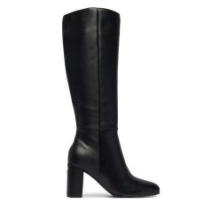 Kozaki Guess. Czarne kozaki Guess, bez obcasa, na słupku, bez zapięcia. Za 674.99 zł.