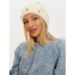 Czapka Guess. Czapki Guess, z aplikacjami. Za 269.99 zł.