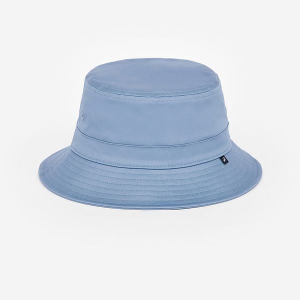 Kapelusz żeglarski Decathlon 100. Niebieskie kapelusze TRIBORD, bez wzorów, z bawełny. Za 39.99 zł.