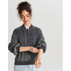 Rozpinana bluza typu college - Szary. Szare bluzy Cropp, l, bez wzorów, bez kaptura. Za 99.99 zł.