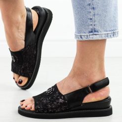 Czarne sandały damskie na koturnie Jezzi 2267-2. Czarne sandały Jezzi, bez wzorów, ze skóry, eleganckie, bez obcasa, na koturnie, bez zapięcia. Za 189.00 zł.